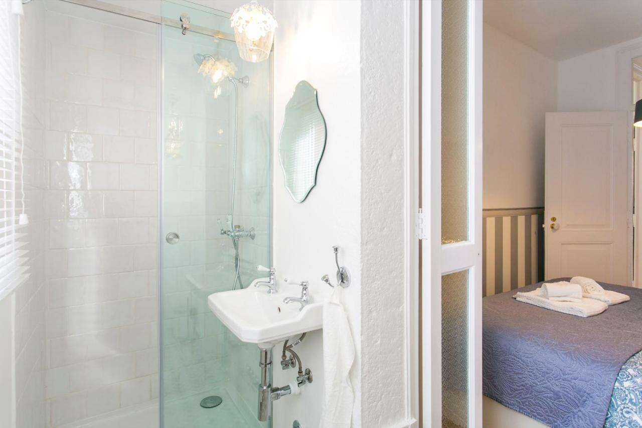 2 beautiful suites upscale flat embracing Tejo! Lisboa Exterior foto