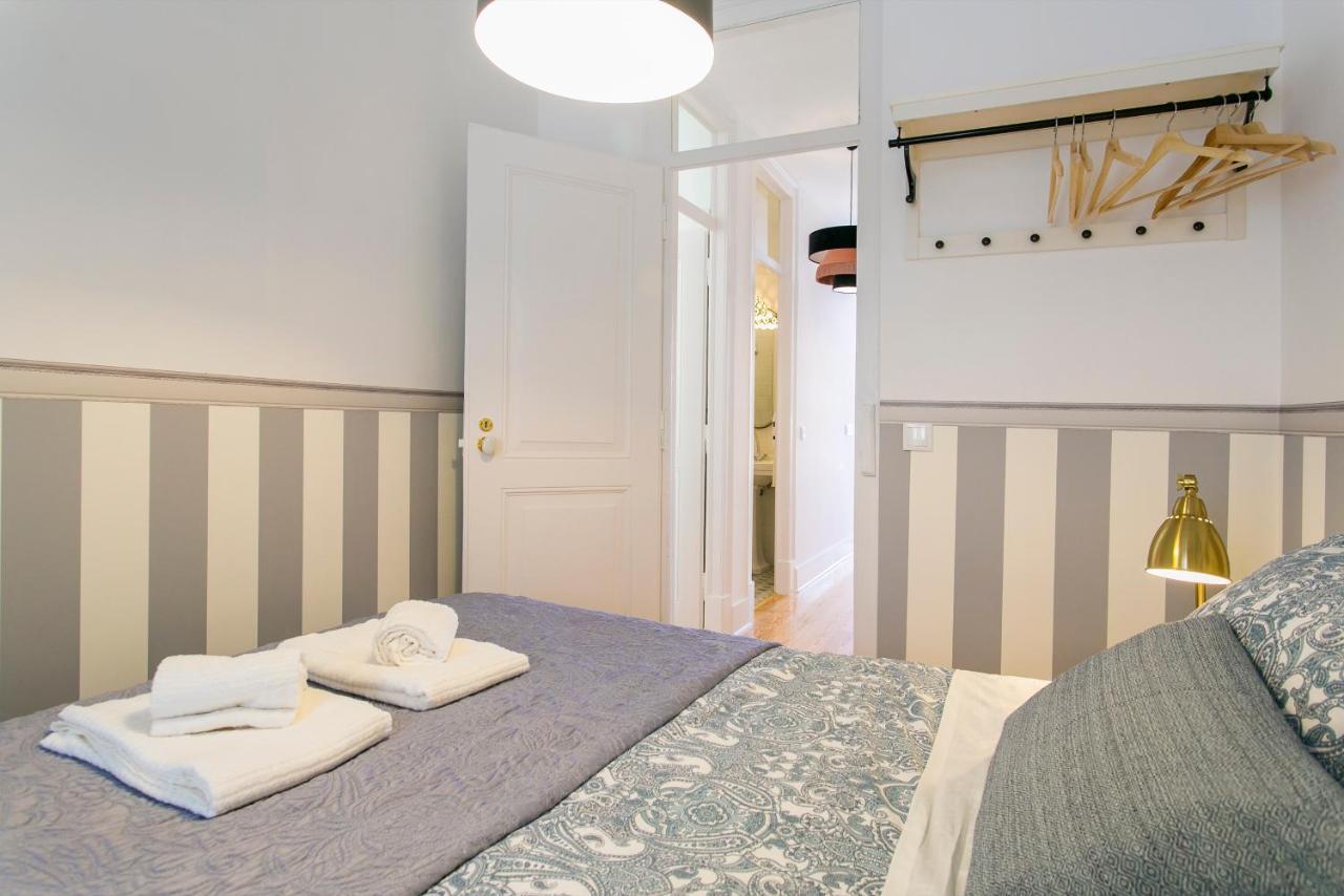 2 beautiful suites upscale flat embracing Tejo! Lisboa Exterior foto